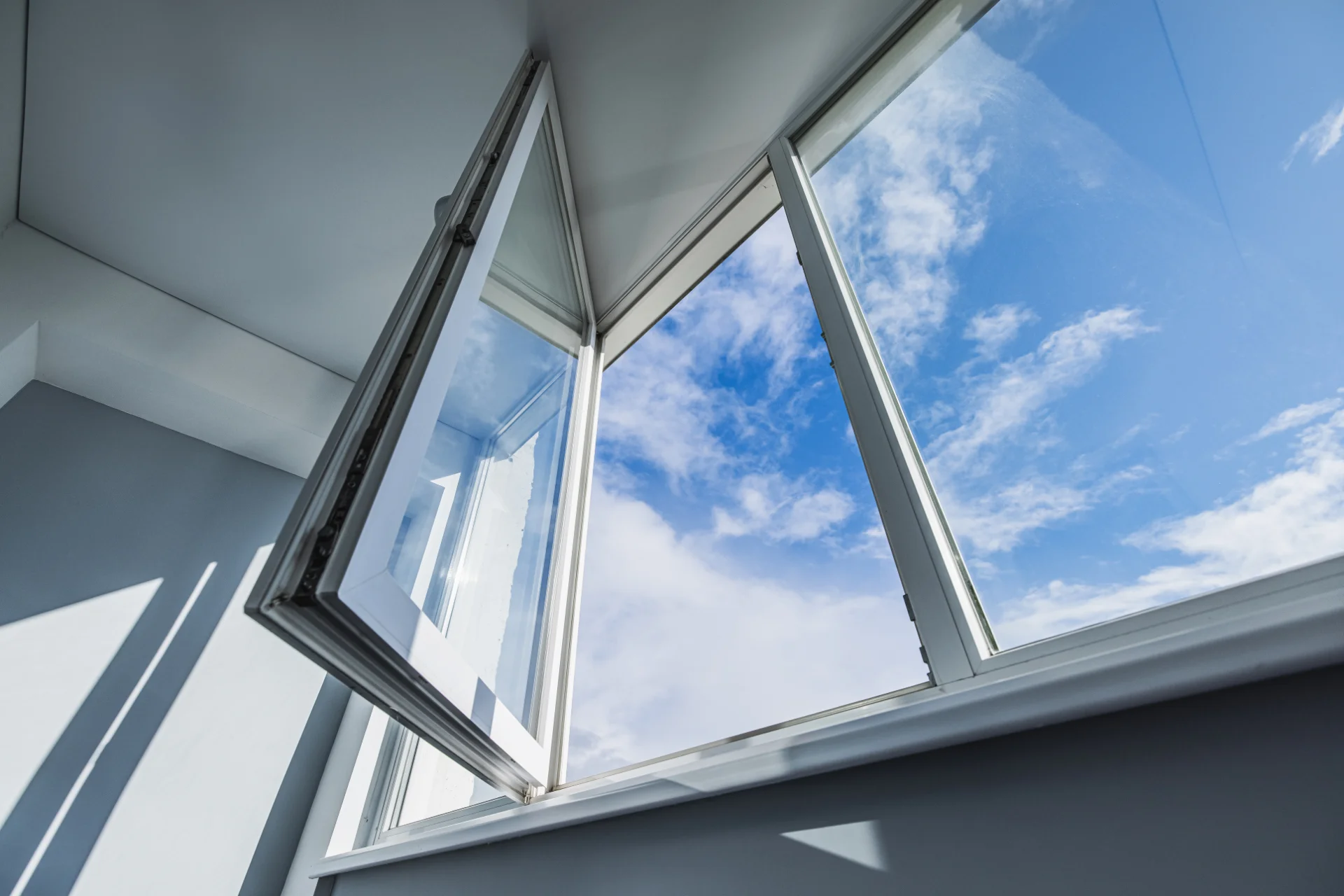 VLX 80 Casement Window in West Covina, CA | Juniper Windows West Covina - detail 1